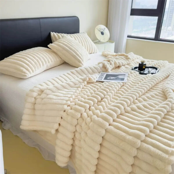 1 Ultra-Soft Striped Plush Throw Blanket – Cozy Ribbed Fluffy Cover for Bed & Sofa (100×150cm)